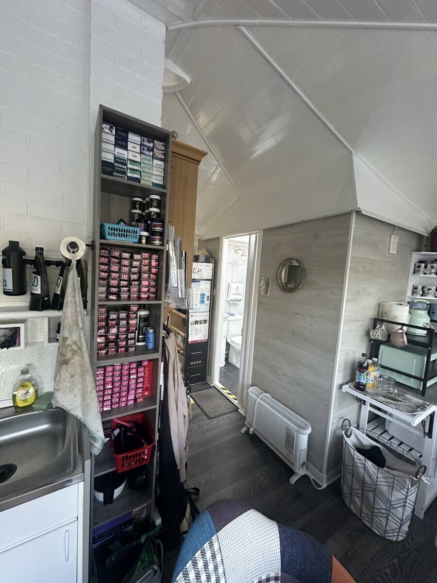 Freehold salon and beauty room with 3 bedroom accommodation in Ashford Kent available for sale Photo 2