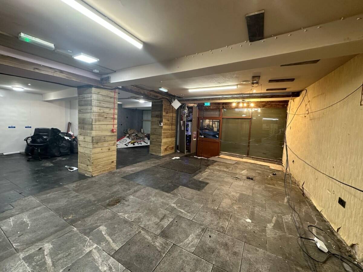 Restaurant and Grocery Unit for Sale in Swansea Town Center Photo 2