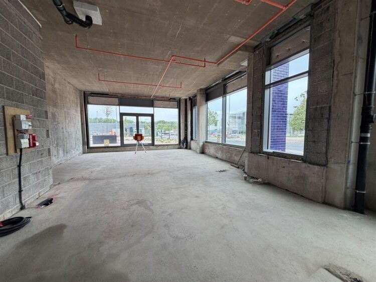 A newly constructed 6 storey development comprising 5 ground floor commercial/shop units. the building provides 53 new high quality apartments on the Photo 2