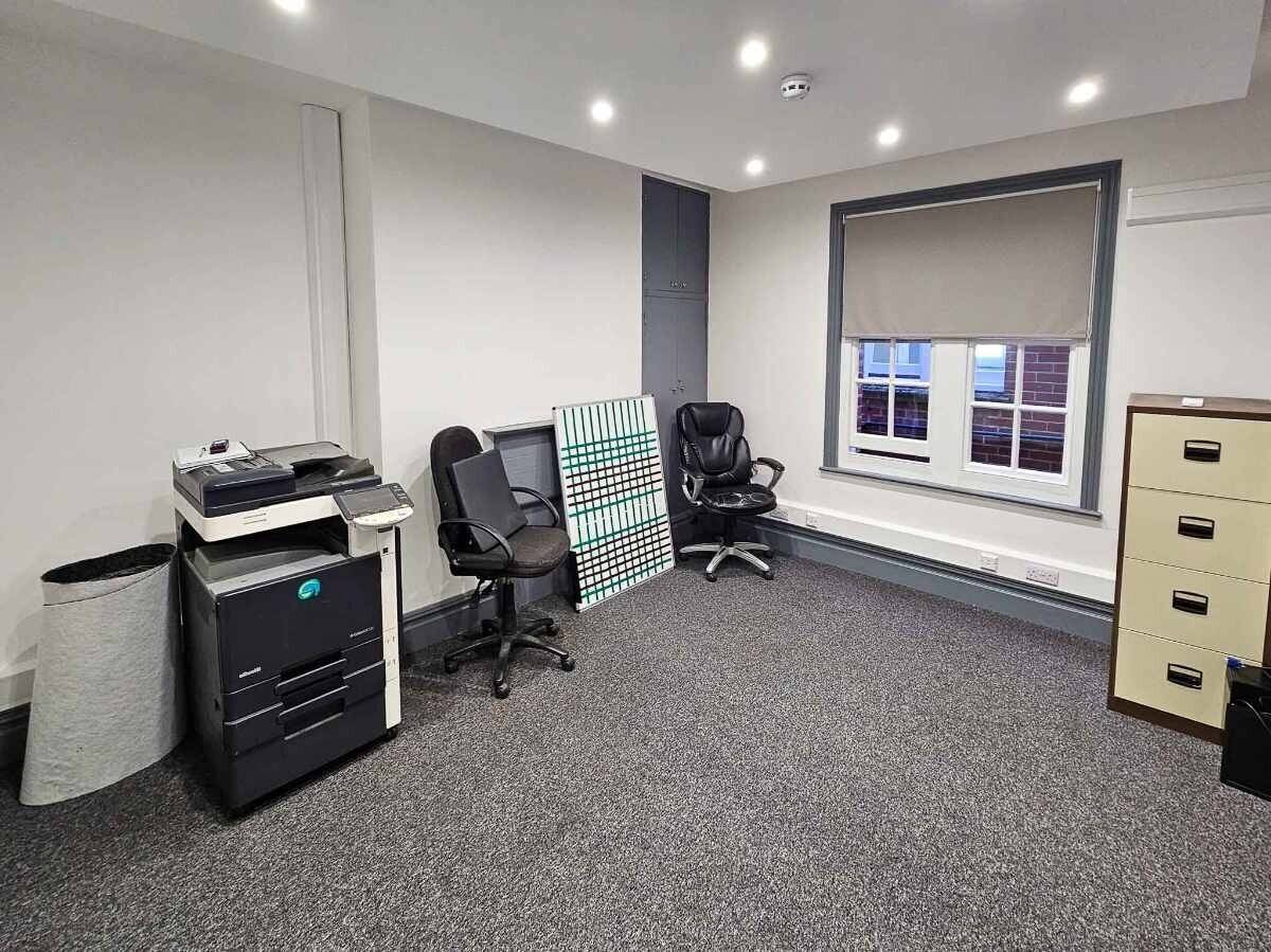 Serviced offices for sale in St Marychurch, Torquay, Devon with flexible terms and amenities Photo 2