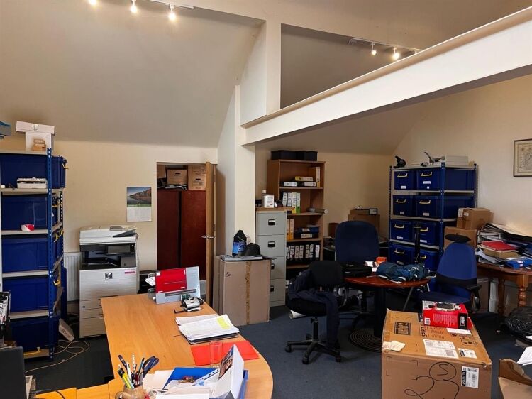 Office suite for sale in Bristol, 550 sq ft open-plan layout in Greenway Farm Business Park Photo 2