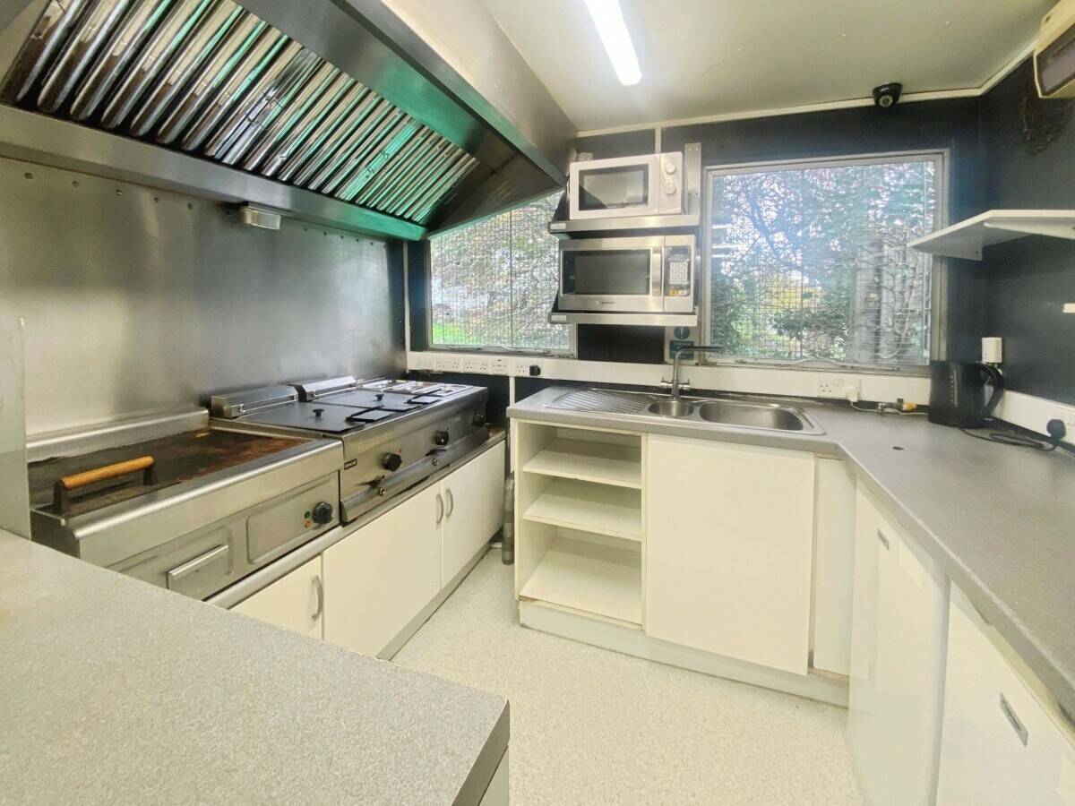 Vacant Sandwich Bar Takeaway for Sale in West Station Yard Maldon Essex Photo 2