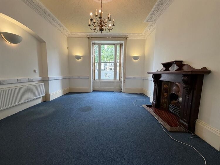 An attractive grade ii listed period office building providing approximately 1,440 sq ft (net internal area) / 2,078 sq ft (gia) arranged over 3 floor Photo 2