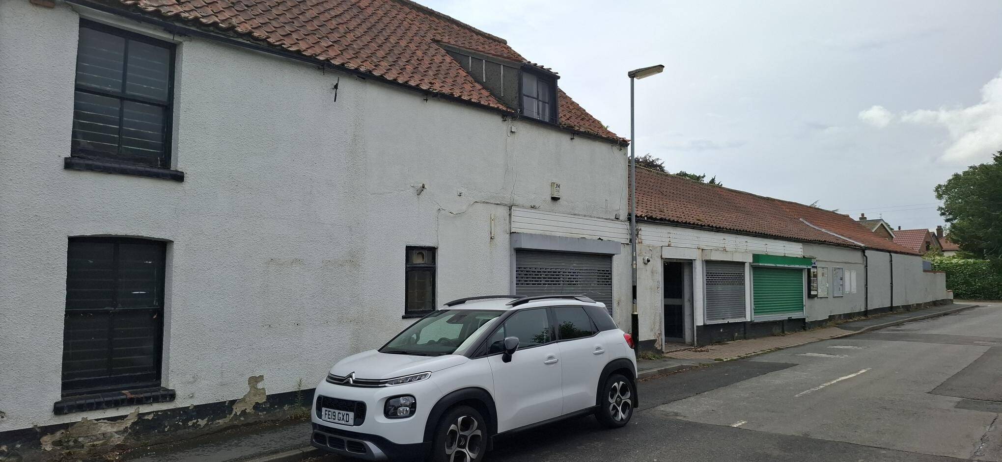 FORMER CONVENIENCE STORE TO LET: GRIMSBY AREA: SHORT TERM LEASE OPPORTUNITY Photo 2