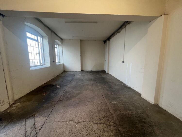 A ground floor workshop/store of approximately 760 ft² / 71m² with wc. the unit benefits from double doors and windows to the front. a furth Photo 2