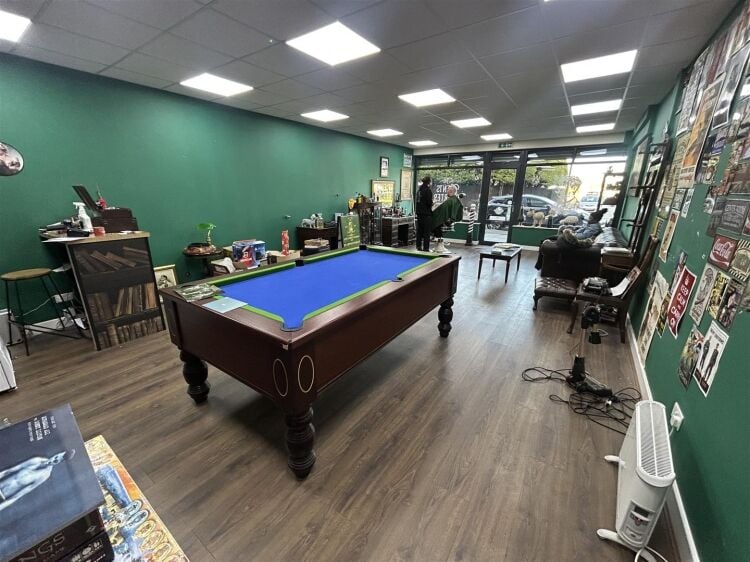 A ground floor e class property of approximately 700 sq ft situated on cottle road in stockwood. the property benefits from roller shutters, suspended Photo 2