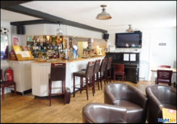Charming Freehold Pub with Development Potential in Affluent Hertfordshire Village Photo 2