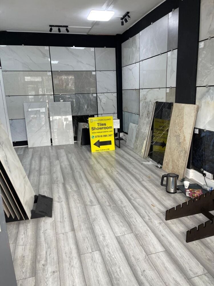 Versatile 500 sq.ft Lock Up Shop for Sale in North London with Great Visibility Photo 2