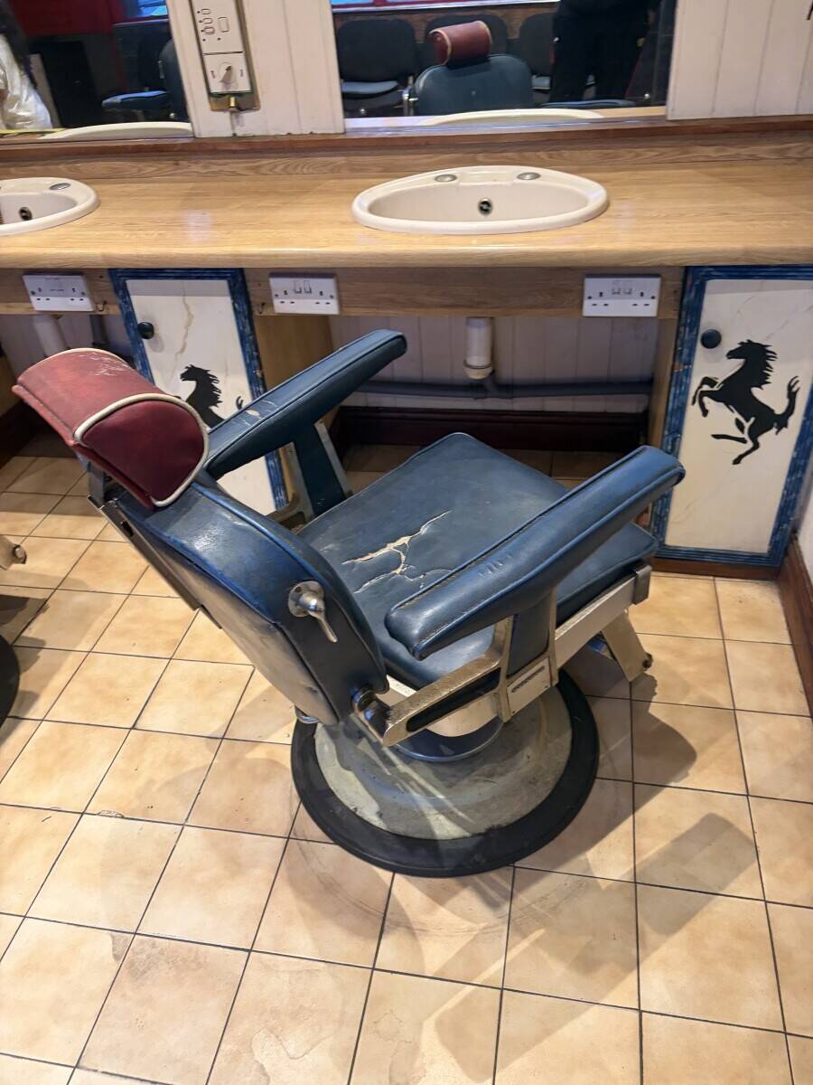 Barber shop and Beauty - Shop to let Tyburn Road Photo 3