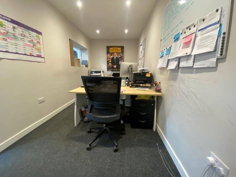 Industrial unit approximately 3,600 sq. ft. available in Benfleet Essex with ample parking Photo 2