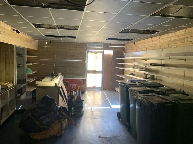 Prime Freehold Investment Property in Central Exmouth, Ideal for Watersports and Retail Ventures Photo 2