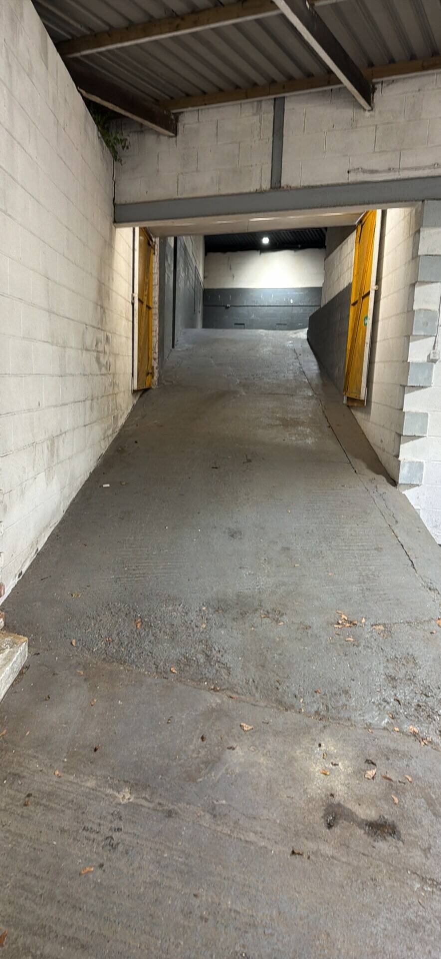 Freehold garage and storage unit for sale in Derby Derbyshire with 3,500 sq ft of space Photo 2
