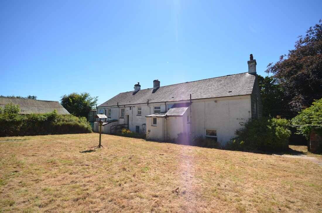 Smallholding with 8 Bedrooms and Development Potential in Tavistock Devon Photo 2