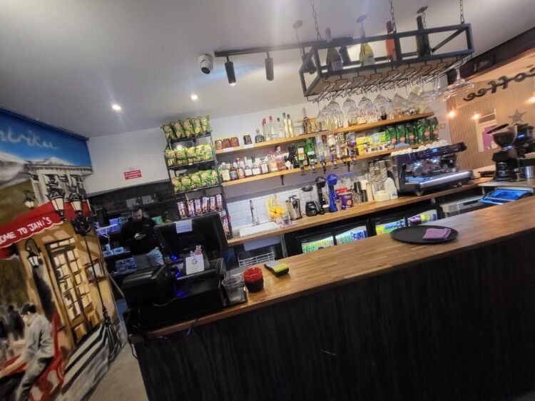 Bar, Café & Restaurant Lounge for Sale in North London with Retirement Sale Opportunity Photo 2