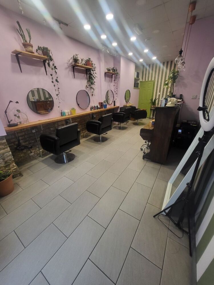 Hair Salon for Sale in North London with Local Clientele and Growth Potential Photo 2