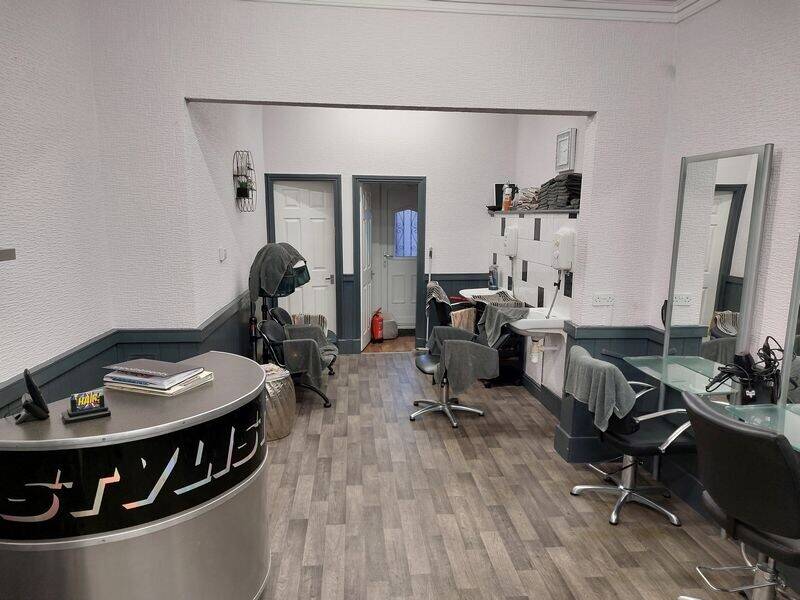 Retail Unit for Sale in York North Yorkshire Currently Used as a Hair Salon Photo 2