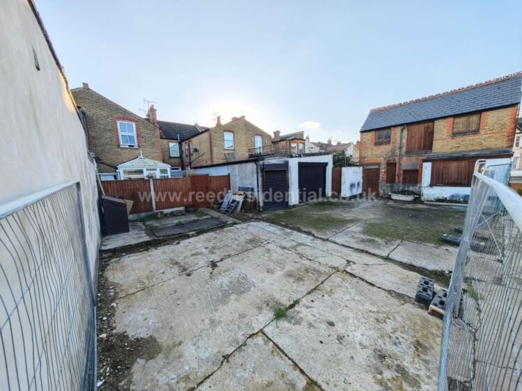 Industrial units and land for potential residential conversion in Westcliff on Sea Essex Photo 2