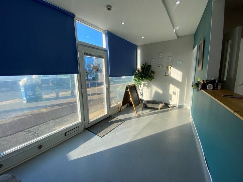 Retail shop investment opportunity in Leigh on Sea Essex with reliable tenant on 5-year lease Photo 2