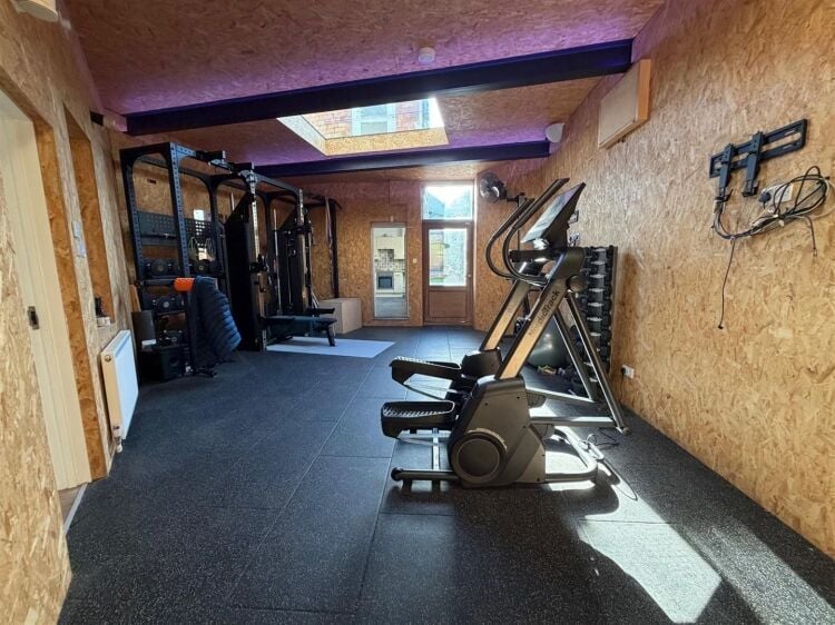 Versatile 1,400 ft² studio space for sale in Bristol with gym and garden amenities Photo 2
