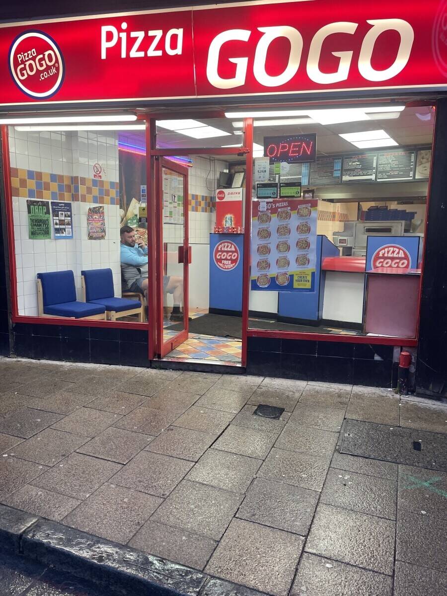 Freehold shop and residential investment for sale in Southampton Hampshire Photo 2