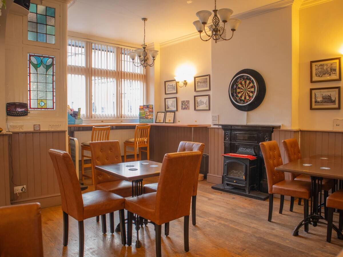 Refurbished Freehouse with Letting Rooms in Holsworthy Devon Market Square Photo 2