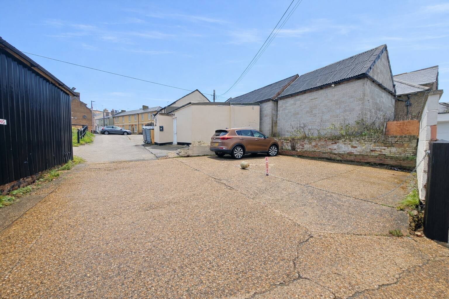 LOCK UP E-CLASS SHOP WITH CAR PARK - £12,500 plus VAT PER ANNUM - LEASEHOLD – SOUTH STREET BRAINTREE Photo 2