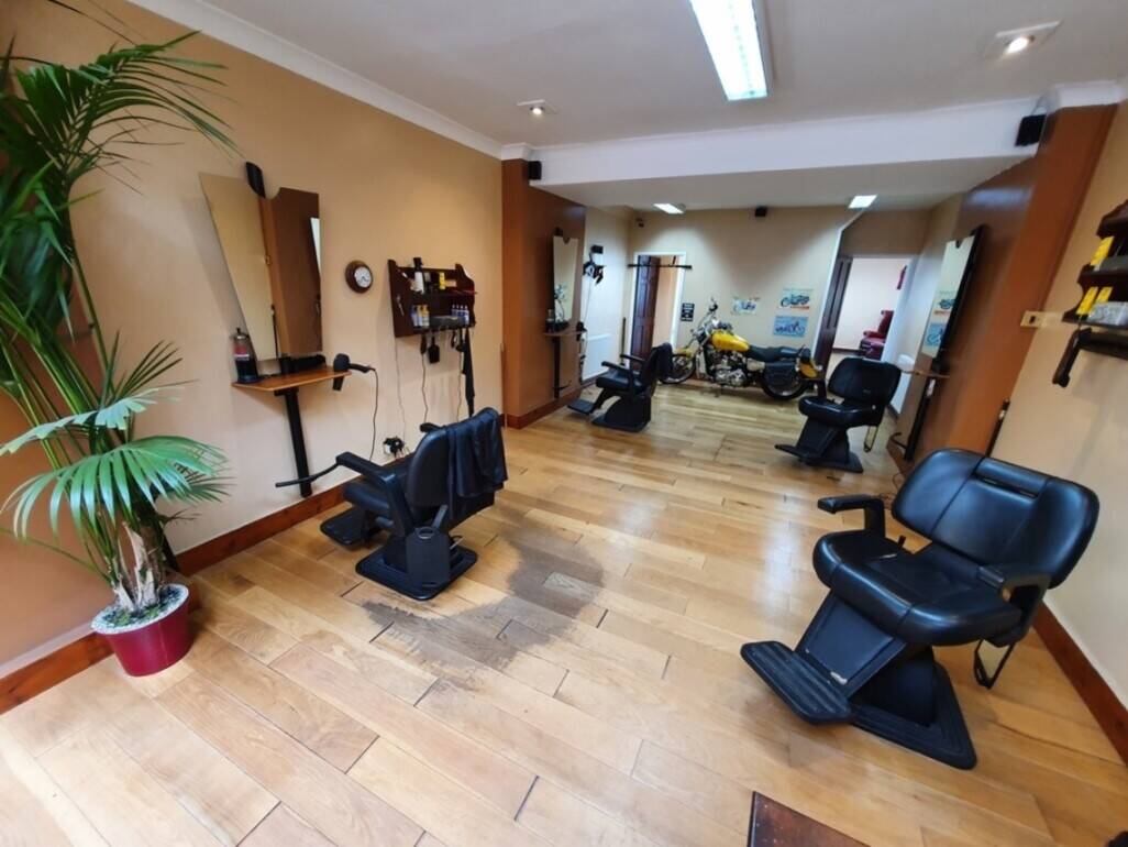 Freehold retail premises with two-bedroom flat for sale in Dover, Kent Photo 2