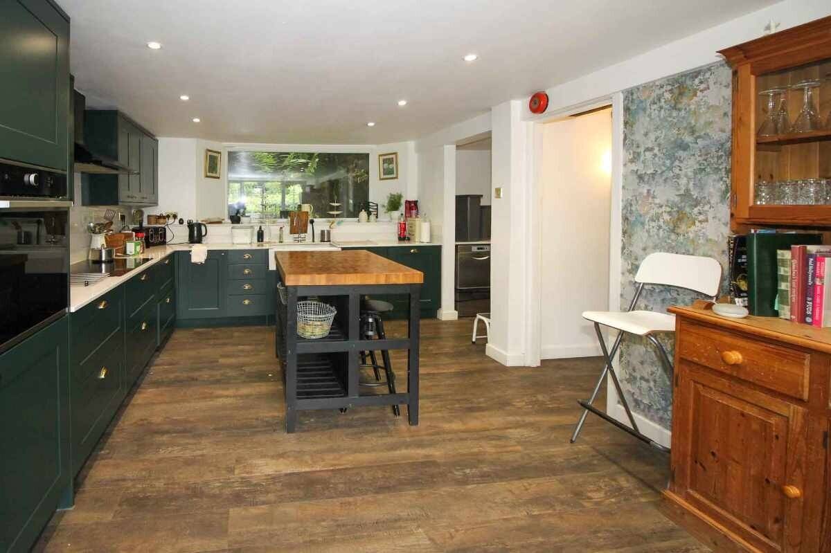 Eight-Bedroom Guest House Property for Sale in Tiverton, Devon with Development Potential Photo 2