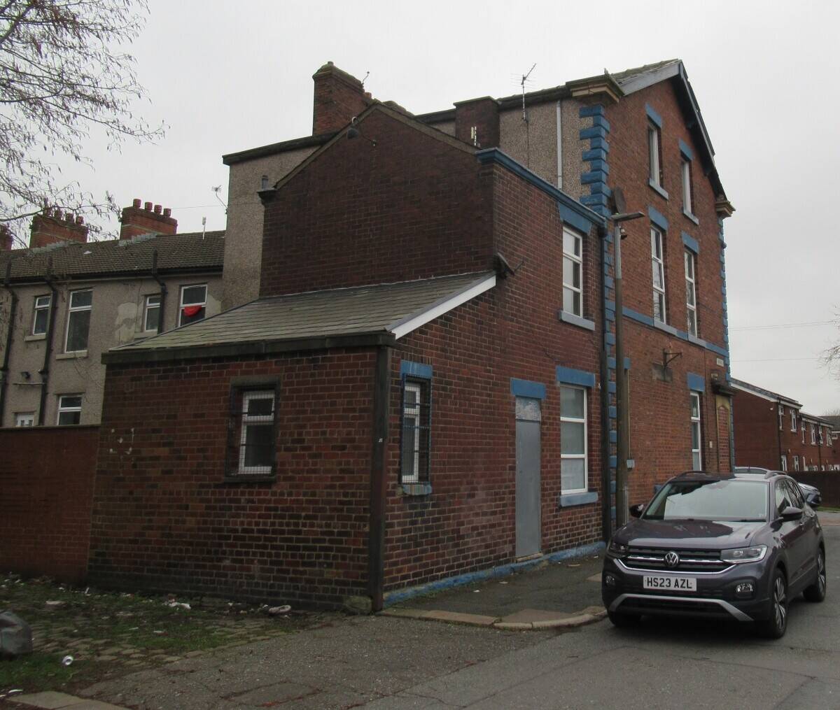 Large Commercial Premises Former Public House in Blackburn Lancashire Photo 2
