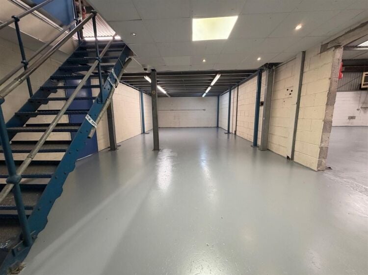 Ground floor workshop/showroom with offices for sale in Bristol, 2,676 ft² with parking available Photo 2