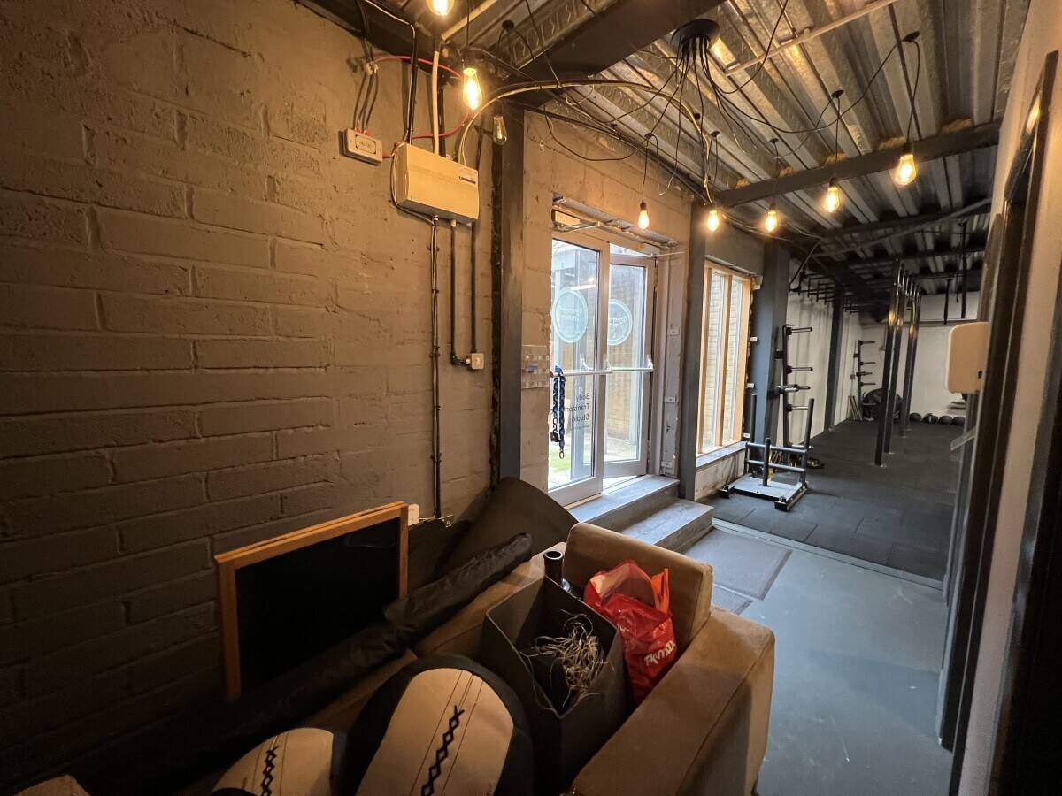 Former Gym / Fitness Studio To Let Photo 3
