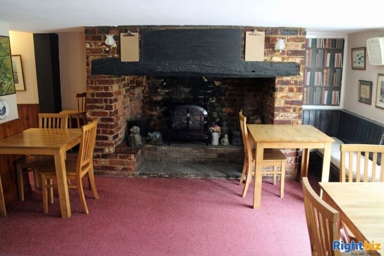 Charming Village Pub with Owner Accommodation in Oxfordshire/Buckinghamshire for Sale Photo 2
