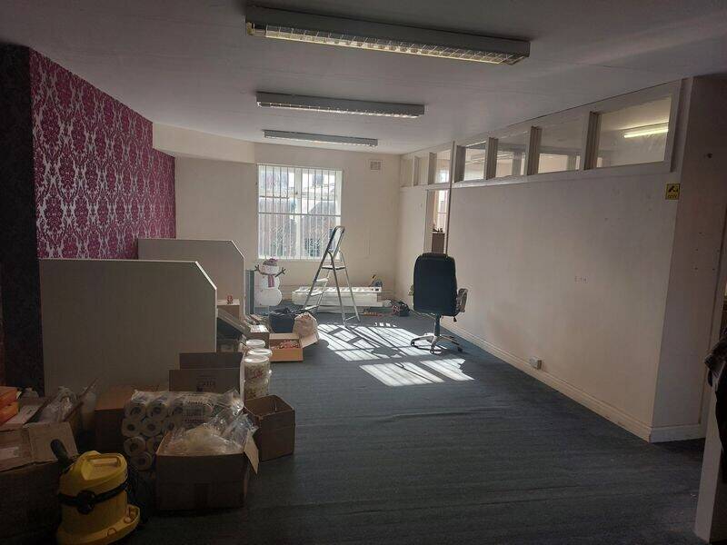 Spacious First Floor Room TO LET above a Nail Bar, Acomb Court, Acomb, York, YO24 3BJ Photo 2