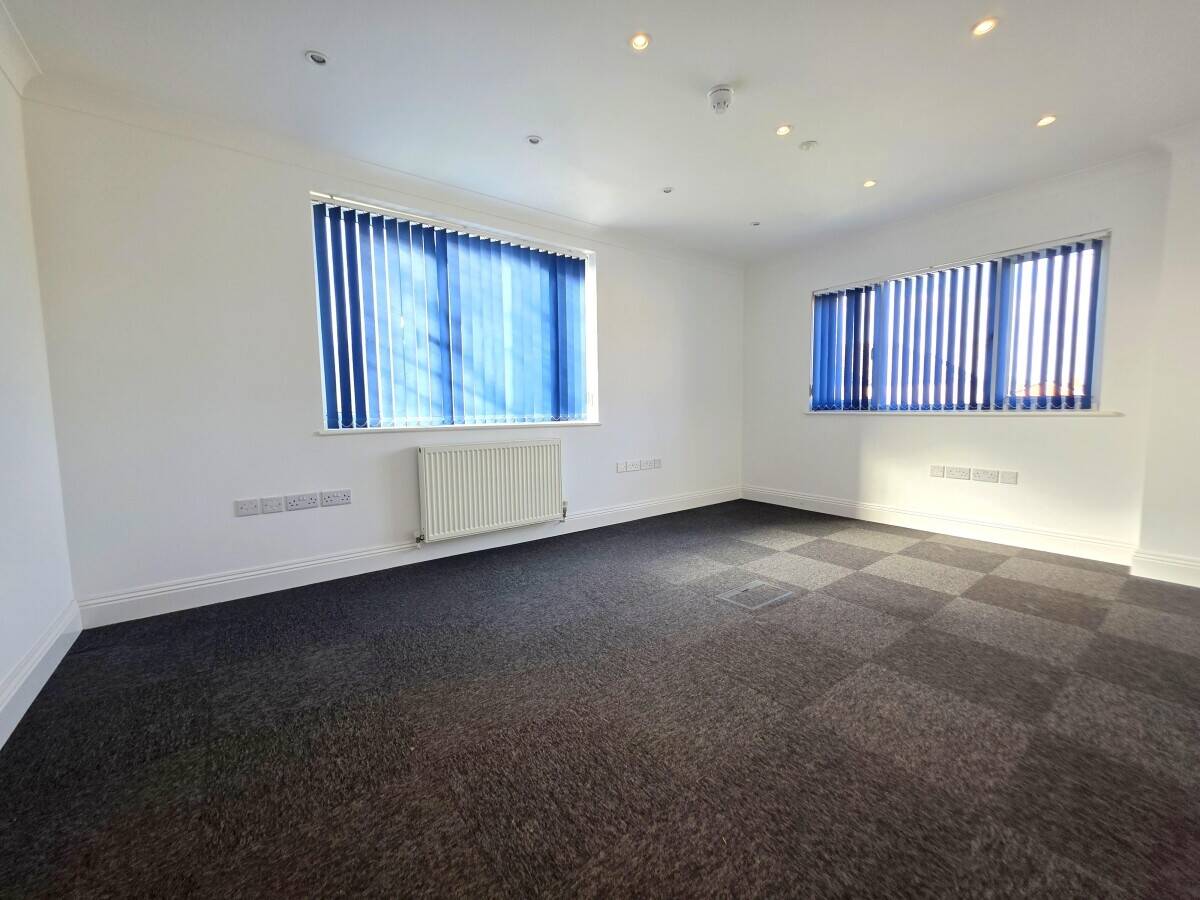 Office To Let Photo 2