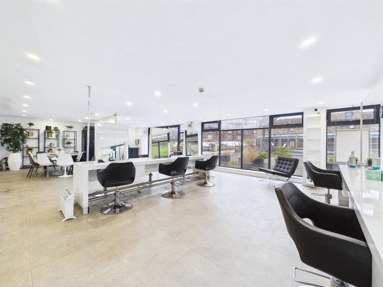 A spacious commercial unit situated in an enviable location on bristol's harbourside within easy reach of bristol city centre. Photo 2