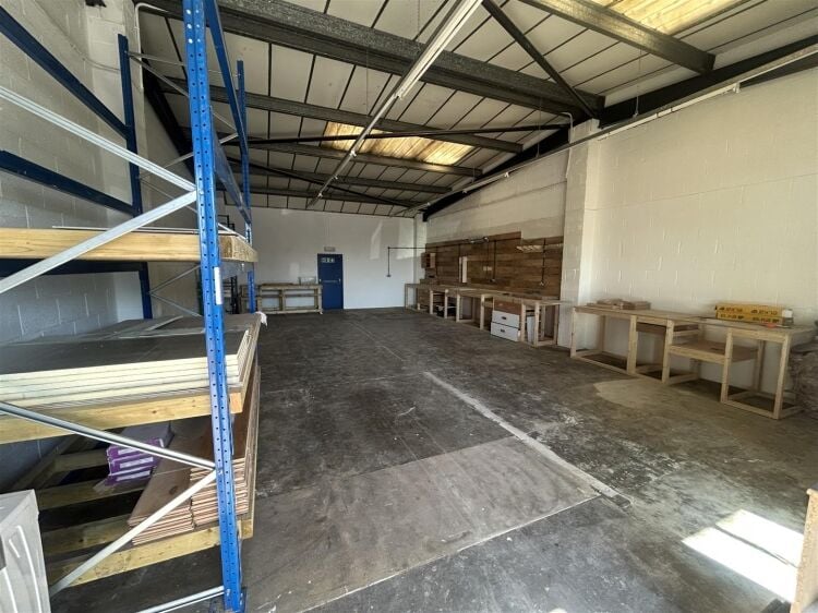 A well-presented industrial unit of approximately 1,122 ft², ideally suited to a variety of light industrial, workshop, or storage uses (subject Photo 2