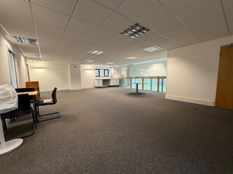 Modern office suite for sale in Bristol with 1,325 sq ft and ample parking available Photo 2