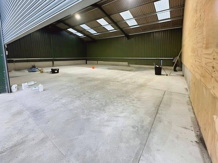 WAREHOUSE TO RENT APPROX 1,886SQFT - BEECHES ROAD, HULLBRIDGE - £1,800PCM Photo 2