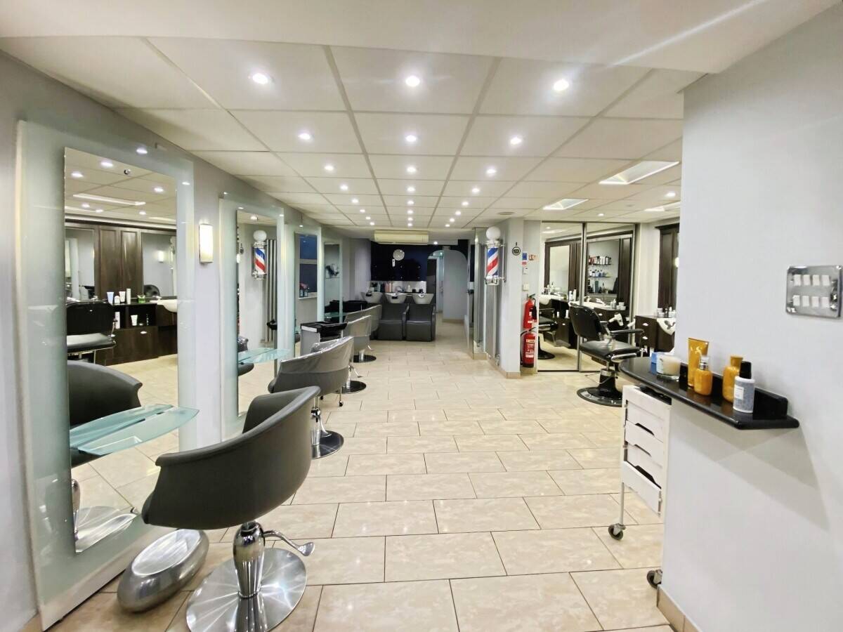 Fully Fitted Hair Salon Premises – Ready to Trade – Busy Chertsey High Street, Surrey Photo 2