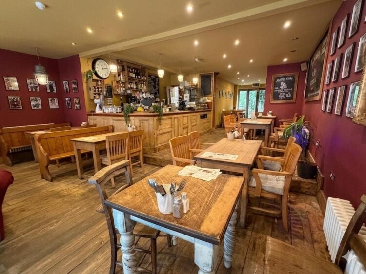 A well presented and inviting café/restaurant extending to approximately 1,000 ft², arranged to provide a comfortable and functional layout. Photo 2