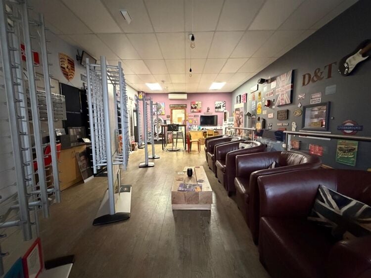 Double Fronted Retail Unit for Sale in Staple Hill, Bristol - 1,638 sq ft Open Plan Space Photo 2