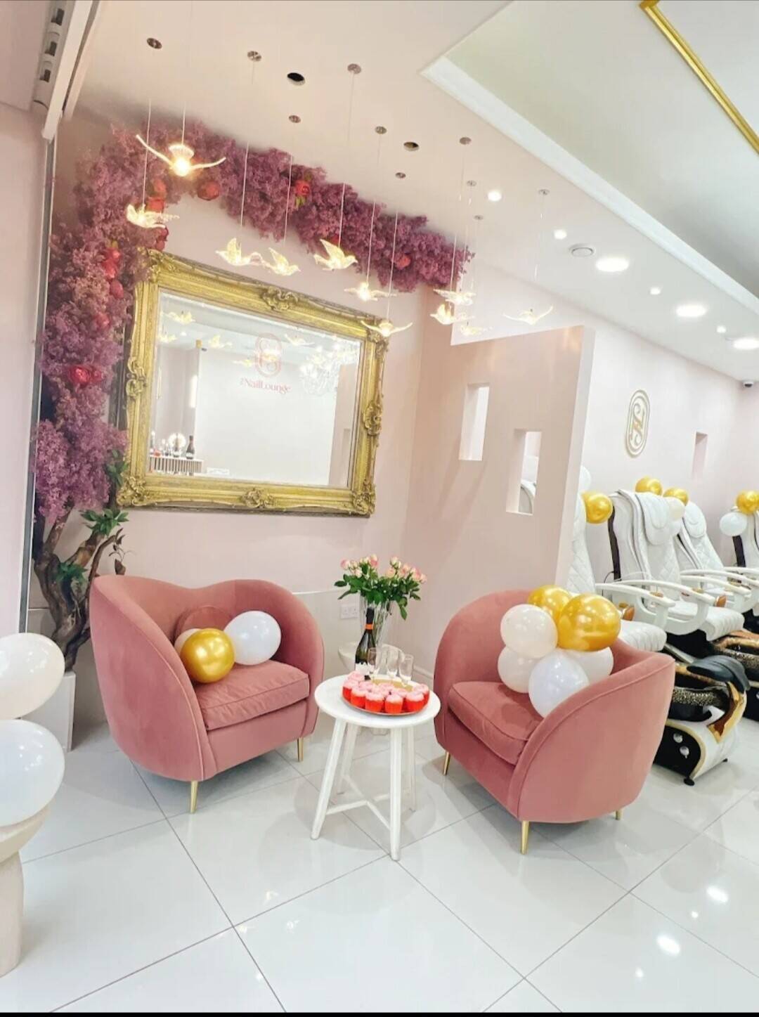 Beauty Salon for Sale in City of London Near Regent's Park with Refurbished Facilities Photo 3