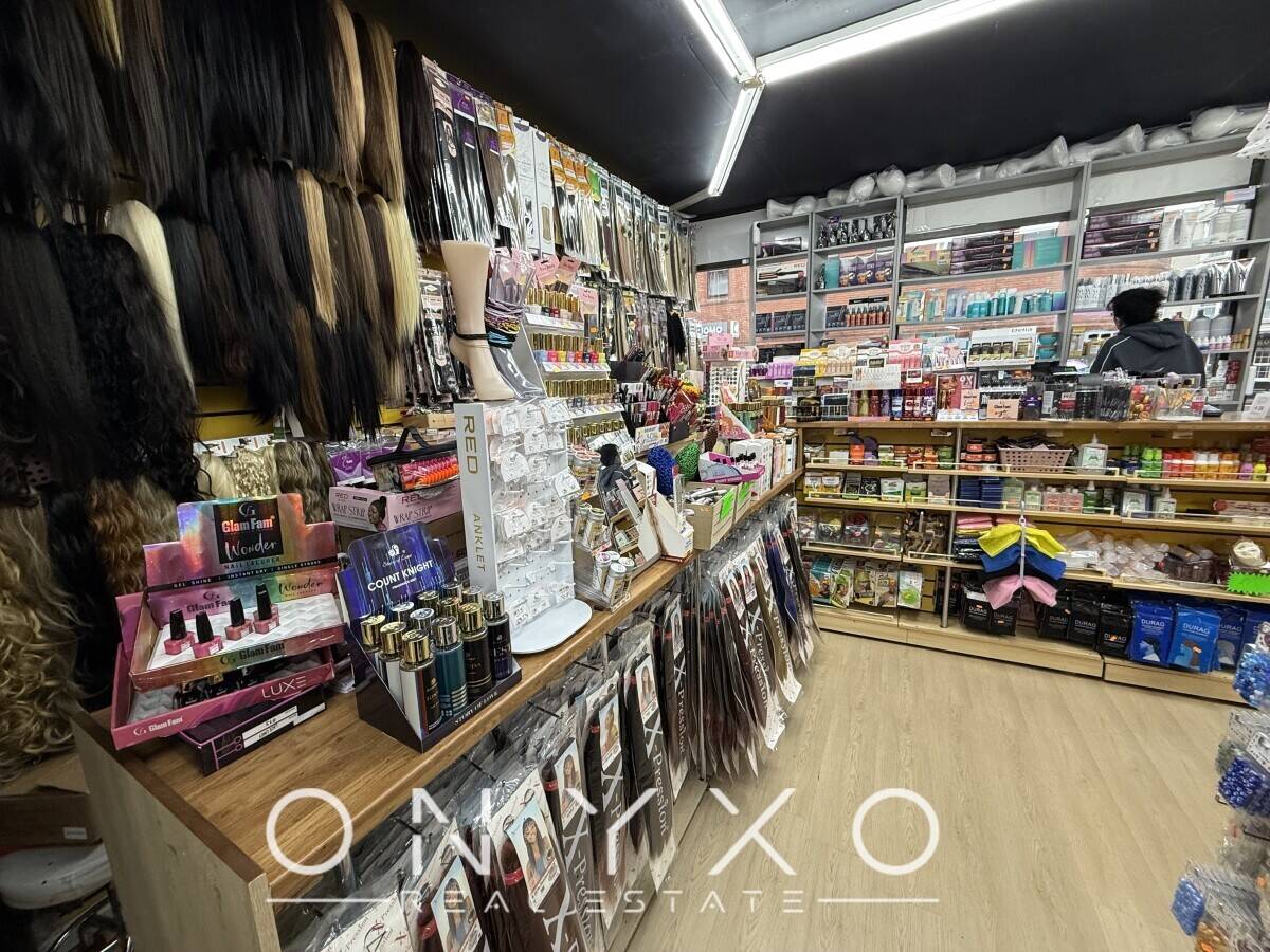 Retail Unit TOLET suitable for variety of uses in Reading High Street Photo 3