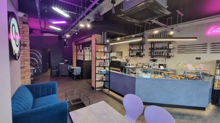 Well-Established Coffee Shop for Sale in East London  Prime Location with Excellent Growth Potential Photo 2