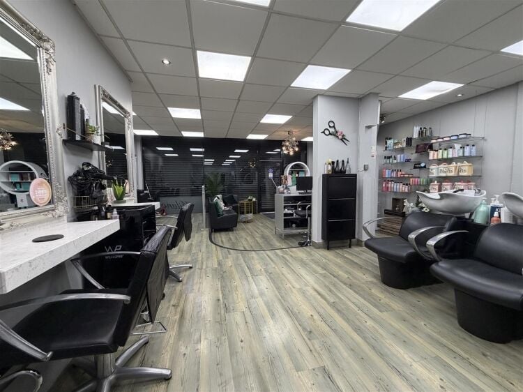 Fully fitted hair salon for sale in Bristol on Two Mile Hill Road, 600 sq ft with parking. Photo 2