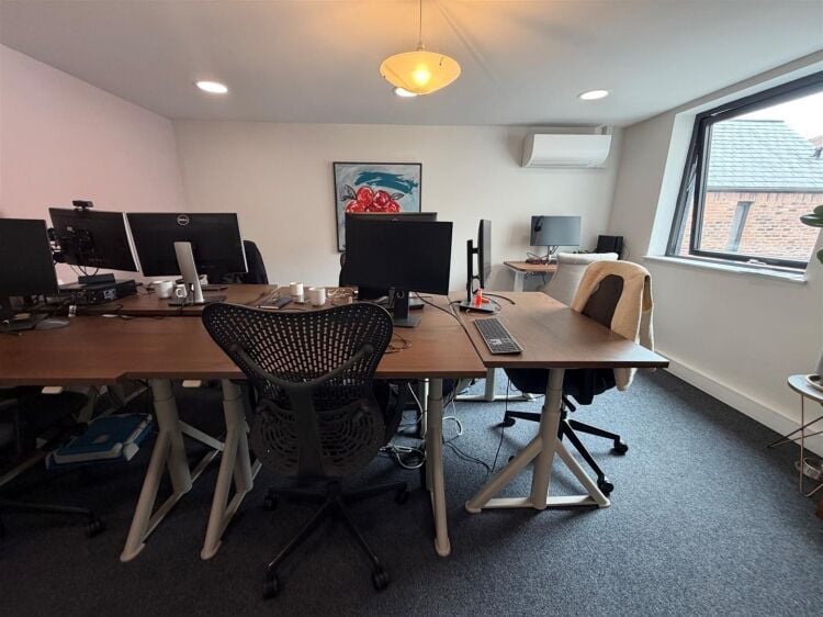 Grade II Listed Office Space in Bristol with Shared Facilities for Up to Six People Photo 2