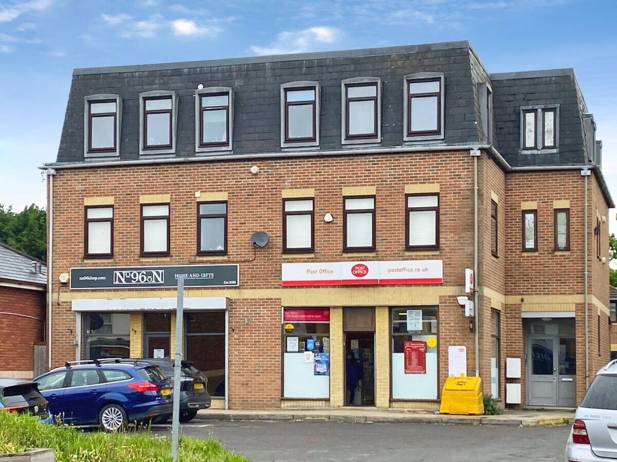 Prominent Retail / Commercial Premises To Let Adjacent to Busy Post Office – Strong Passing Footfall Photo 3