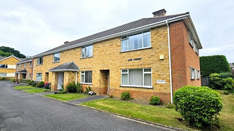 14 Purpose Built Flats on 0.62 Acre Site in Ferndown Dorset Photo 2