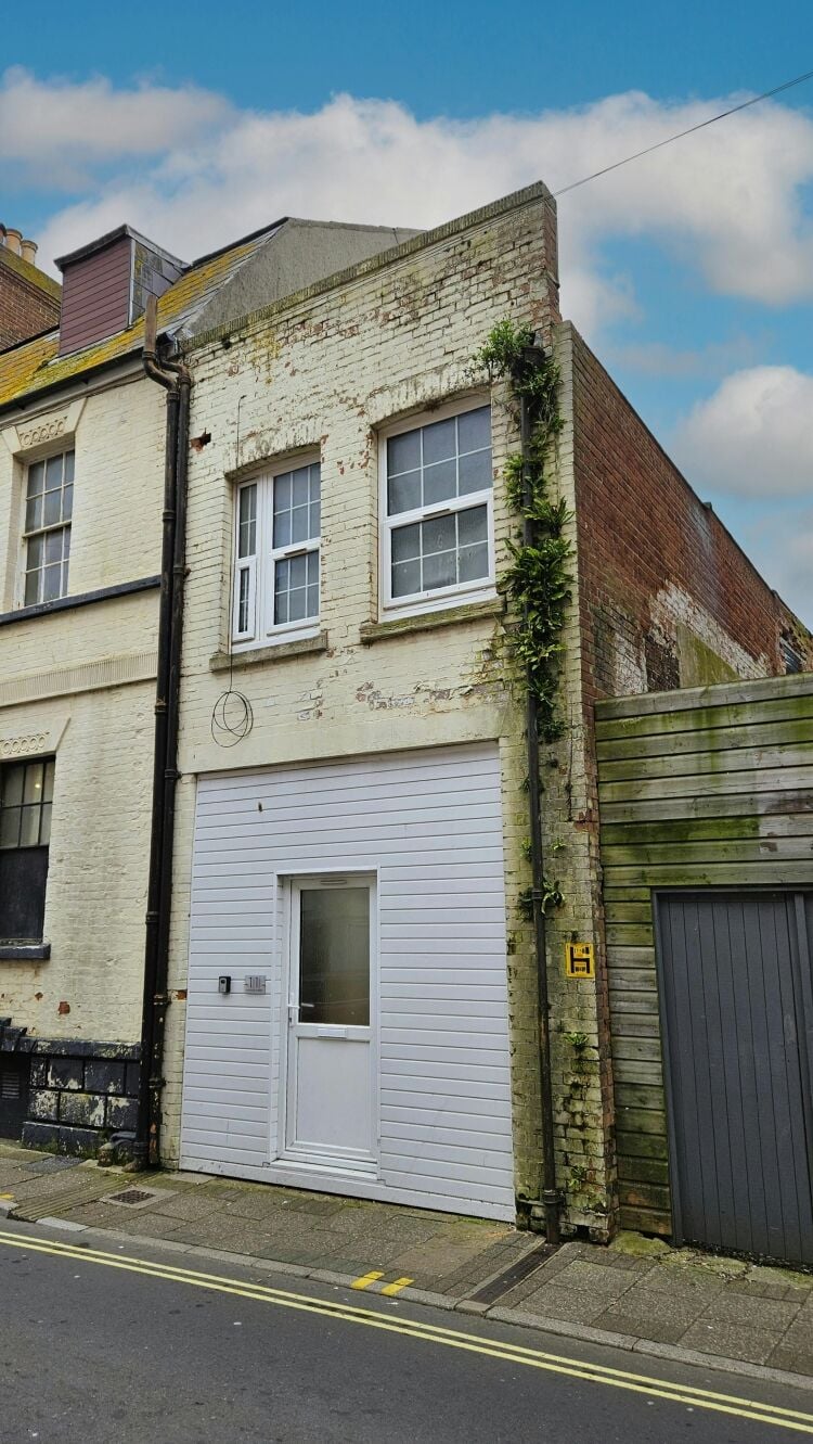 Letting Investment Studio Units for Sale in Weymouth Dorset, Between High Street and Beach Photo 2