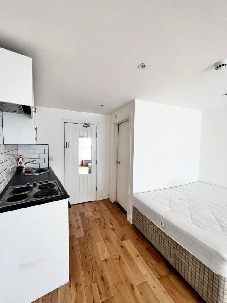 Letting Investment Studio Units for Sale in Bournemouth Town Centre Photo 2